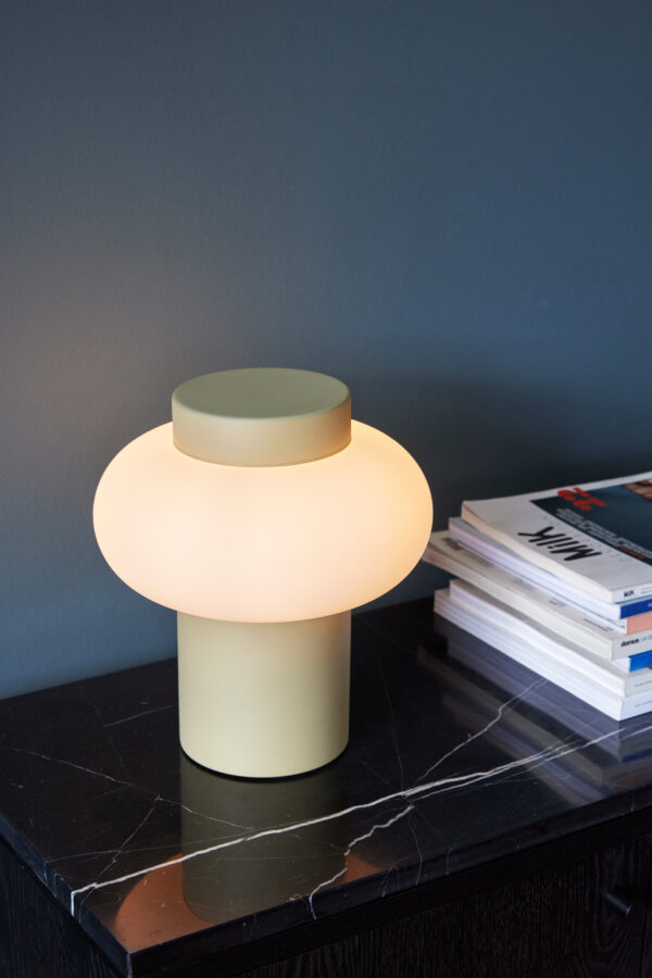 Lampe de table élégante beige et blanc – Image 4