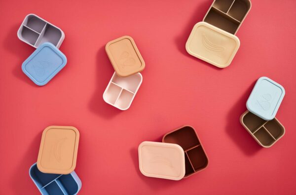 Boîte à goûter silicone verte et camel – Image 2