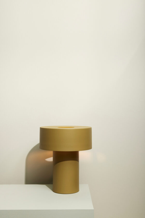 Lampe de table AKi couleur kaki – Image 5