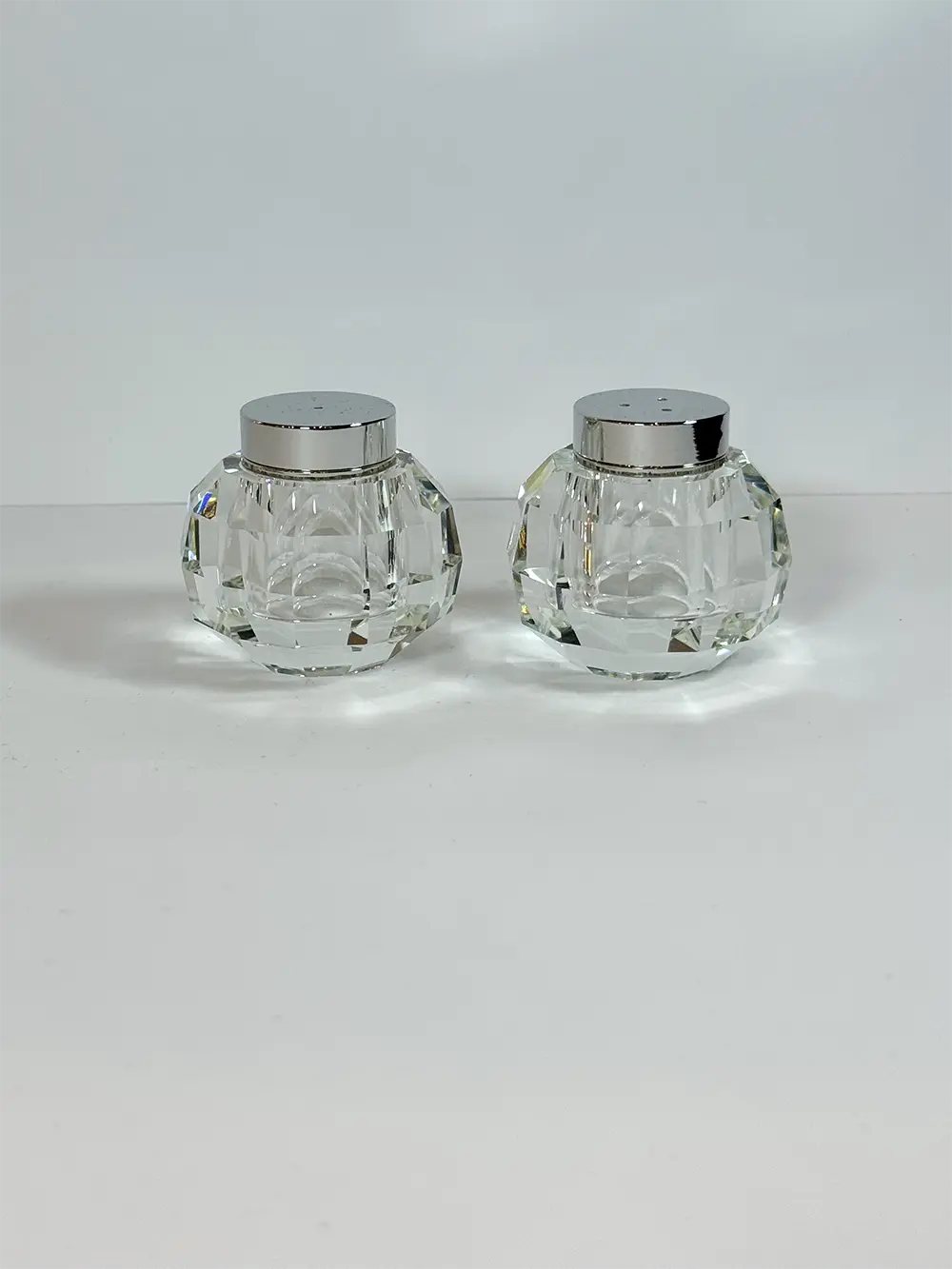 Salière et poivrière rondes cristal